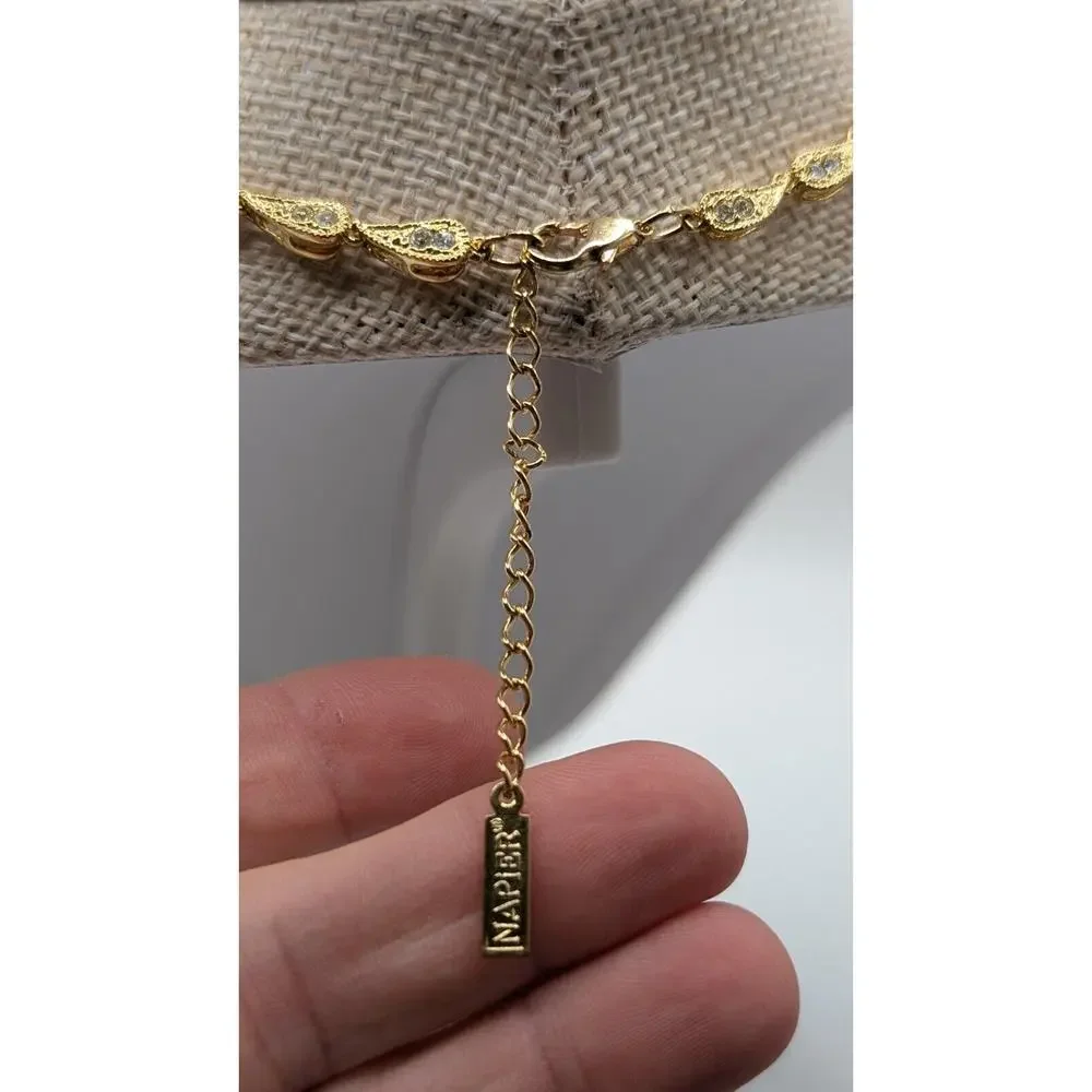 Napier‎ vintage gold toned necklace with rhinestones 18